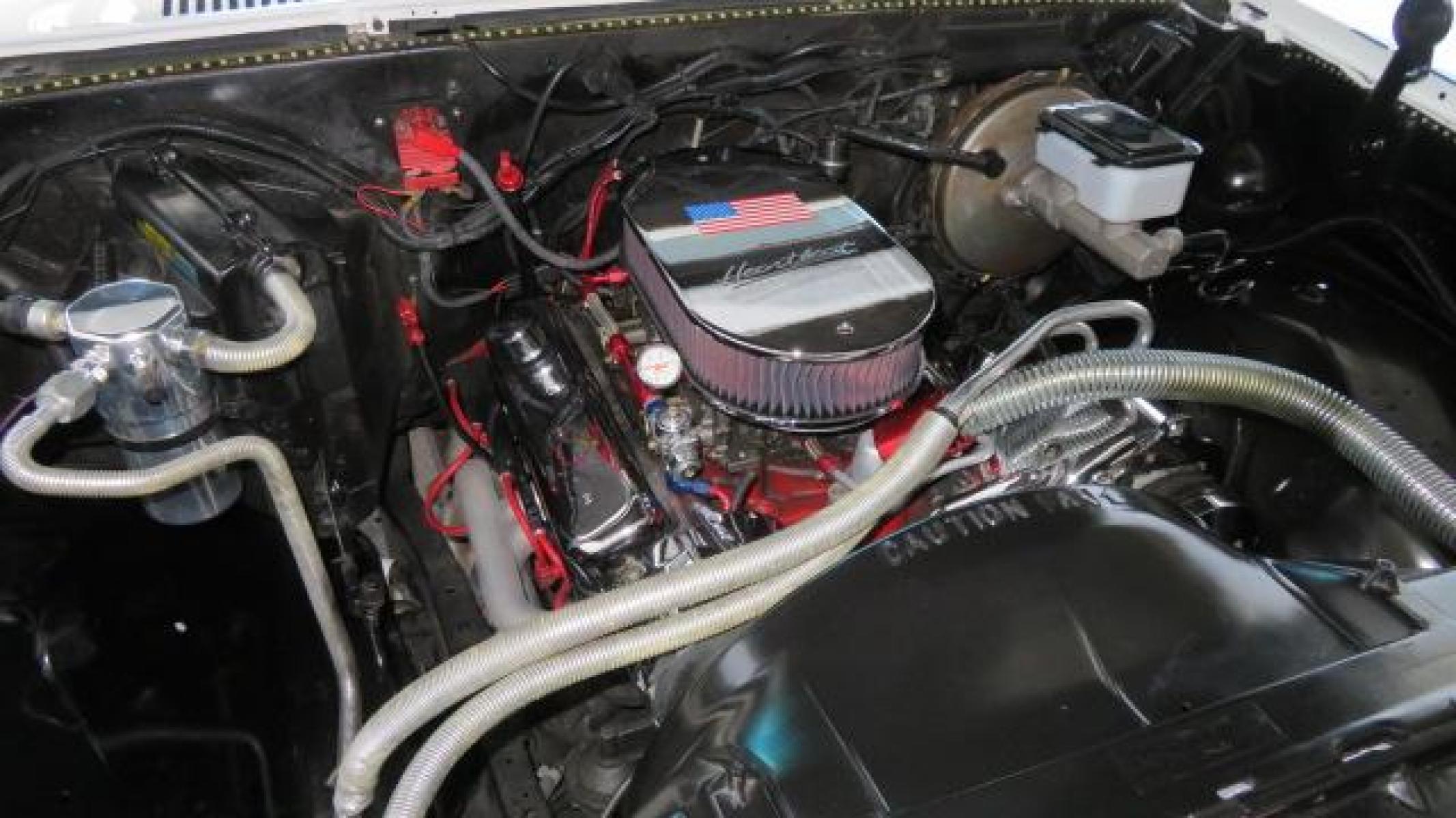 1986 White /Black Chevrolet Silverado 1500 Custom Deluxe 2WD (2GCDC14H5G1) with an 5.0L V8 OHV engine, located at 4301 Oak Circle #19, Boca Raton, FL, 33431, (954) 561-2499, 26.388861, -80.084038 - Photo #101