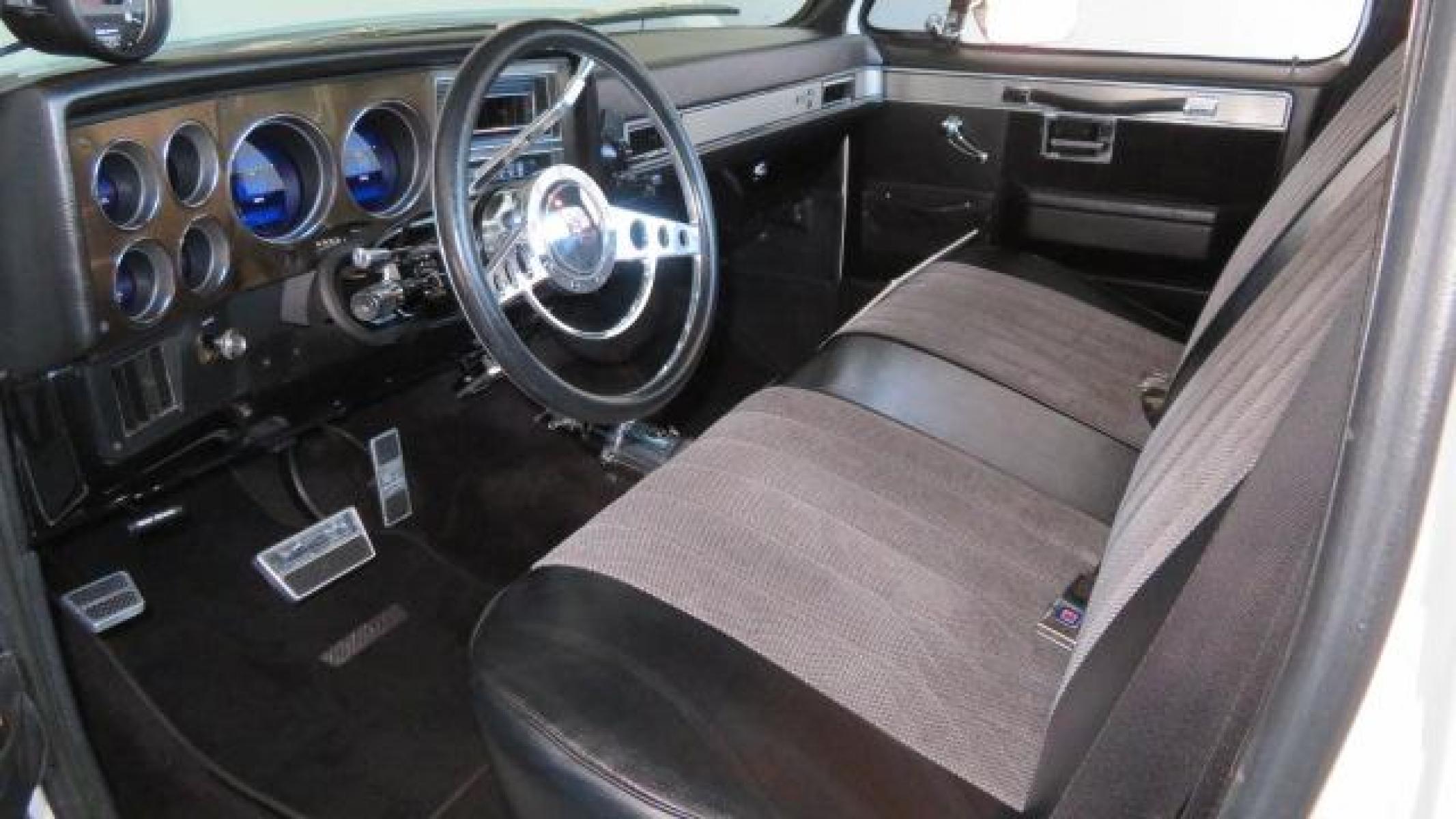 1986 White /Black Chevrolet Silverado 1500 Custom Deluxe 2WD (2GCDC14H5G1) with an 5.0L V8 OHV engine, located at 4301 Oak Circle #19, Boca Raton, FL, 33431, (954) 561-2499, 26.388861, -80.084038 - Photo #106
