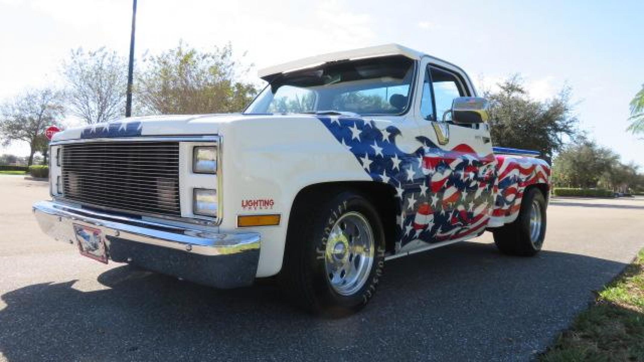 1986 White /Black Chevrolet Silverado 1500 Custom Deluxe 2WD (2GCDC14H5G1) with an 5.0L V8 OHV engine, located at 4301 Oak Circle #19, Boca Raton, FL, 33431, (954) 561-2499, 26.388861, -80.084038 - Photo #13