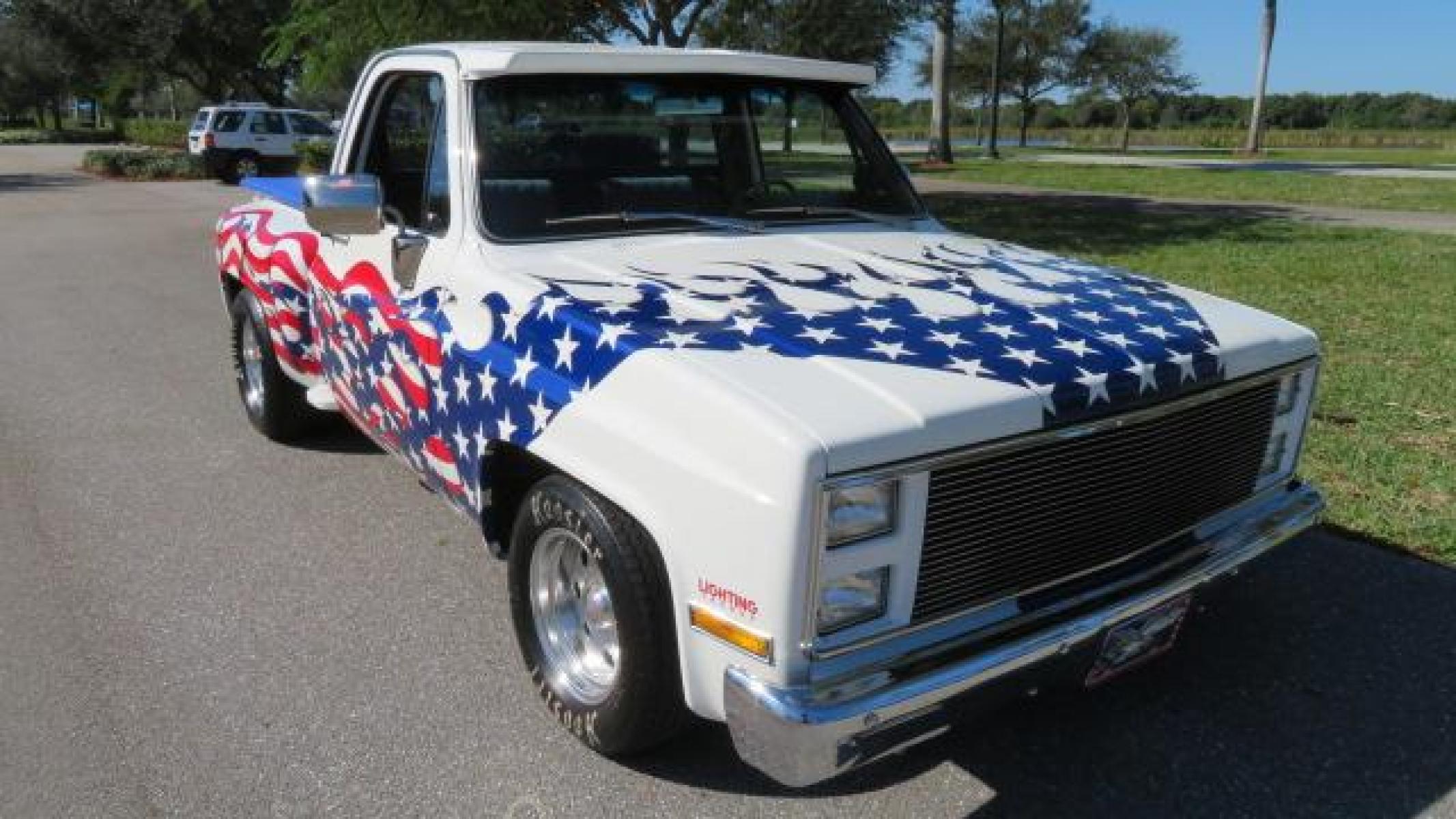 1986 White /Black Chevrolet Silverado 1500 Custom Deluxe 2WD (2GCDC14H5G1) with an 5.0L V8 OHV engine, located at 4301 Oak Circle #19, Boca Raton, FL, 33431, (954) 561-2499, 26.388861, -80.084038 - Photo #30