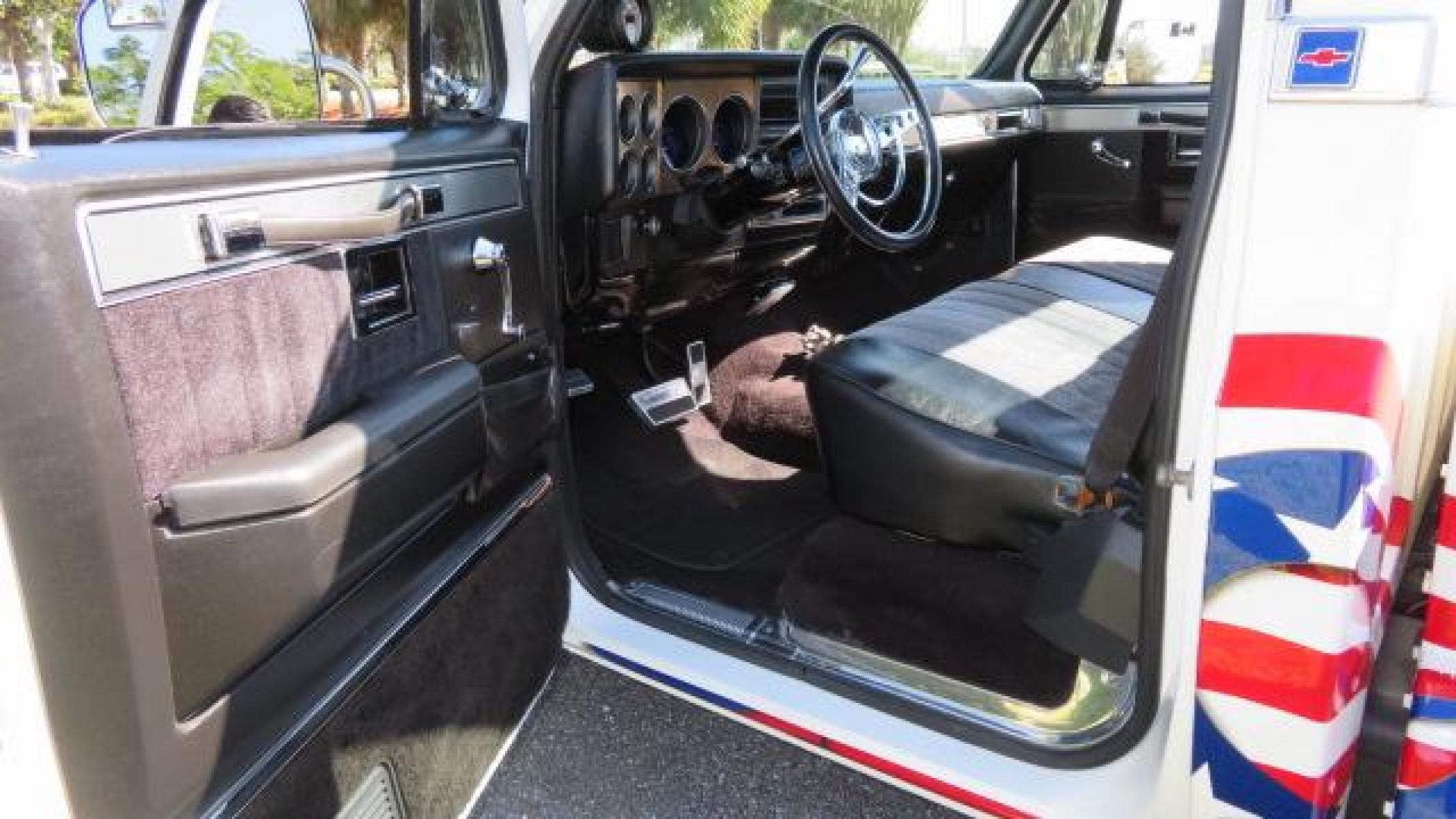 1986 White /Black Chevrolet Silverado 1500 Custom Deluxe 2WD (2GCDC14H5G1) with an 5.0L V8 OHV engine, located at 4301 Oak Circle #19, Boca Raton, FL, 33431, (954) 561-2499, 26.388861, -80.084038 - Photo #64