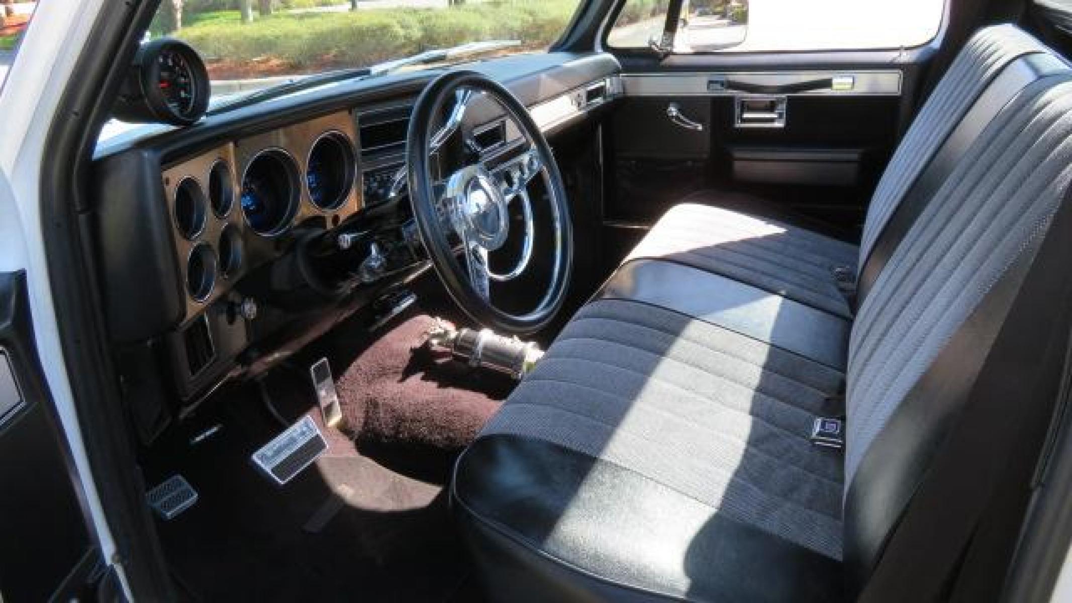 1986 White /Black Chevrolet Silverado 1500 Custom Deluxe 2WD (2GCDC14H5G1) with an 5.0L V8 OHV engine, located at 4301 Oak Circle #19, Boca Raton, FL, 33431, (954) 561-2499, 26.388861, -80.084038 - Photo #67
