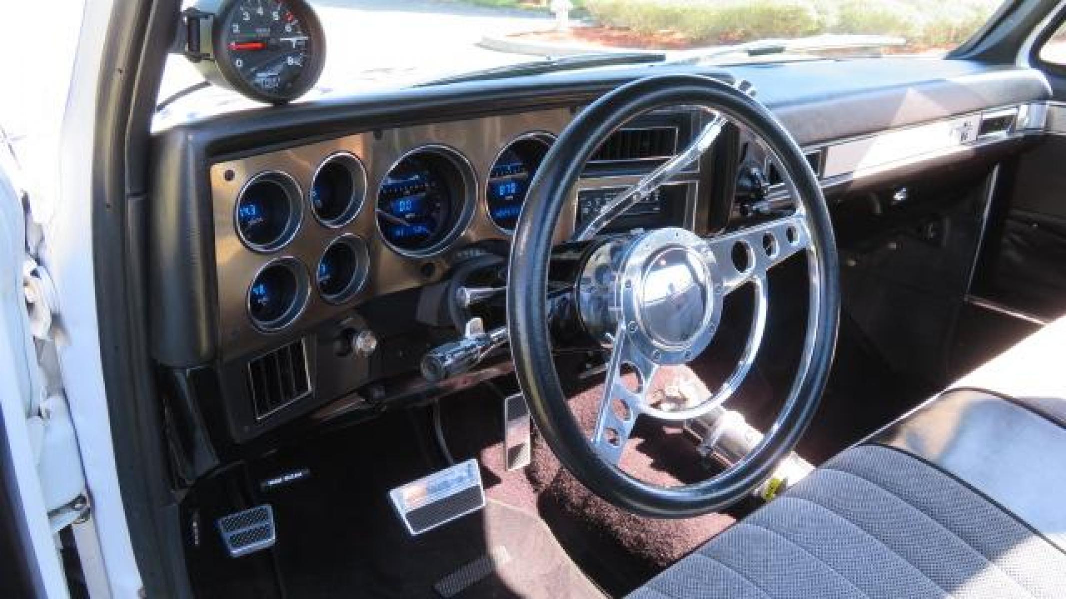 1986 White /Black Chevrolet Silverado 1500 Custom Deluxe 2WD (2GCDC14H5G1) with an 5.0L V8 OHV engine, located at 4301 Oak Circle #19, Boca Raton, FL, 33431, (954) 561-2499, 26.388861, -80.084038 - Photo #68