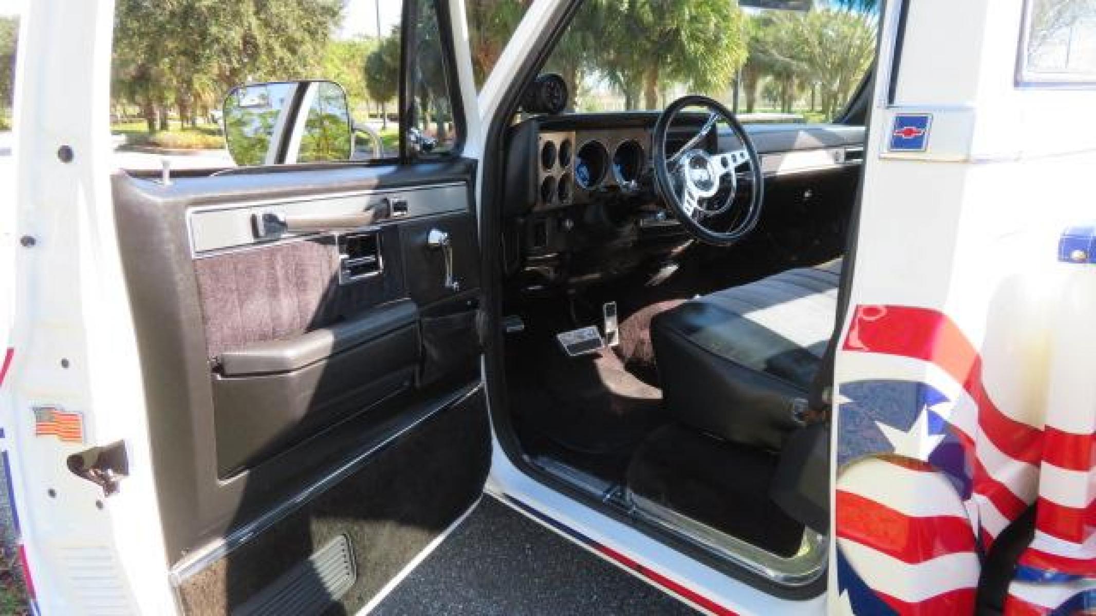 1986 White /Black Chevrolet Silverado 1500 Custom Deluxe 2WD (2GCDC14H5G1) with an 5.0L V8 OHV engine, located at 4301 Oak Circle #19, Boca Raton, FL, 33431, (954) 561-2499, 26.388861, -80.084038 - Photo #71