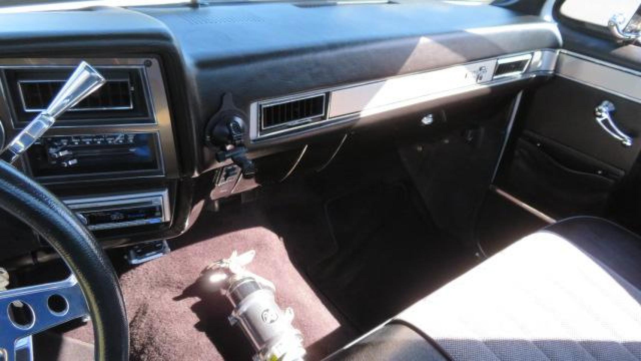 1986 White /Black Chevrolet Silverado 1500 Custom Deluxe 2WD (2GCDC14H5G1) with an 5.0L V8 OHV engine, located at 4301 Oak Circle #19, Boca Raton, FL, 33431, (954) 561-2499, 26.388861, -80.084038 - Photo #80
