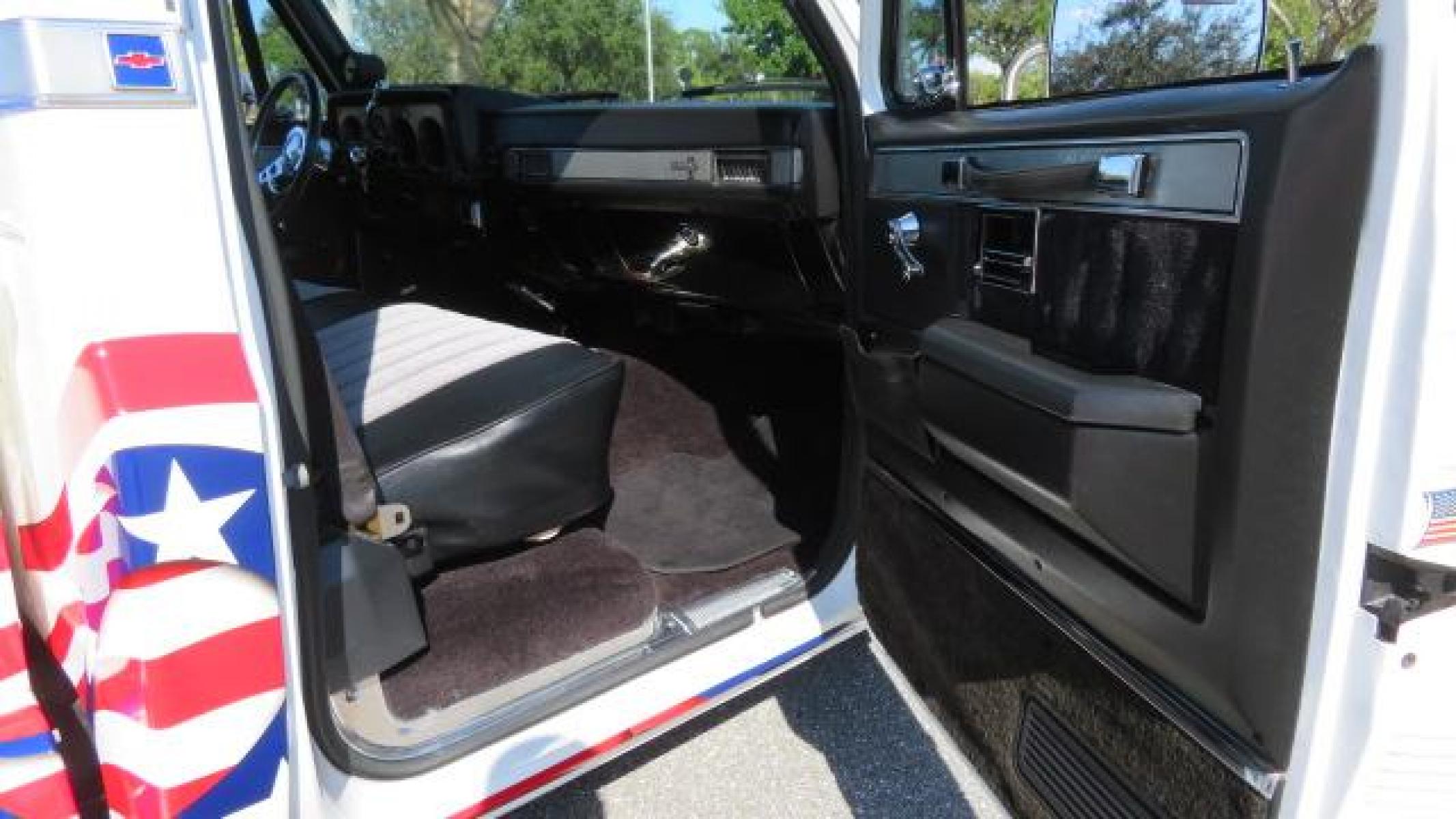 1986 White /Black Chevrolet Silverado 1500 Custom Deluxe 2WD (2GCDC14H5G1) with an 5.0L V8 OHV engine, located at 4301 Oak Circle #19, Boca Raton, FL, 33431, (954) 561-2499, 26.388861, -80.084038 - Photo #81