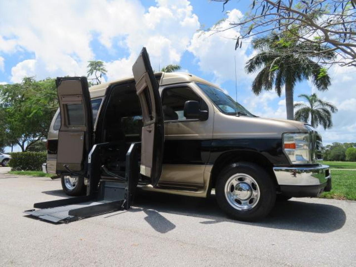 2010 Ford E-Series Econoline Van Commercial
