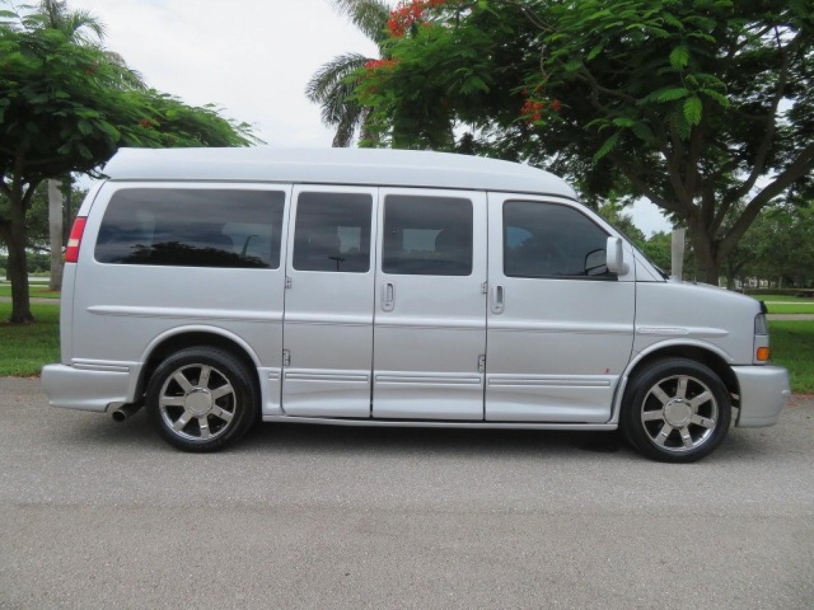 2014 GMC Savana RV G1500 3LT (1GDS8DC48E1) with an 5.3L V8 OHV 16V engine, 4-Speed Automatic transmission, located at 4301 Oak Circle #19, Boca Raton, FL, 33431, (954) 561-2499, 26.388861, -80.084038 - Photo #15