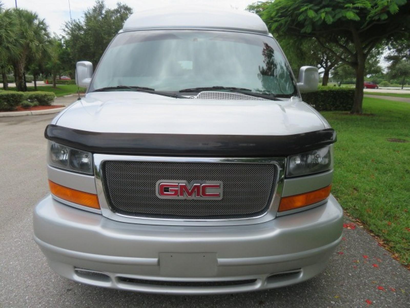 2014 GMC Savana RV G1500 3LT (1GDS8DC48E1) with an 5.3L V8 OHV 16V engine, 4-Speed Automatic transmission, located at 4301 Oak Circle #19, Boca Raton, FL, 33431, (954) 561-2499, 26.388861, -80.084038 - Photo #18