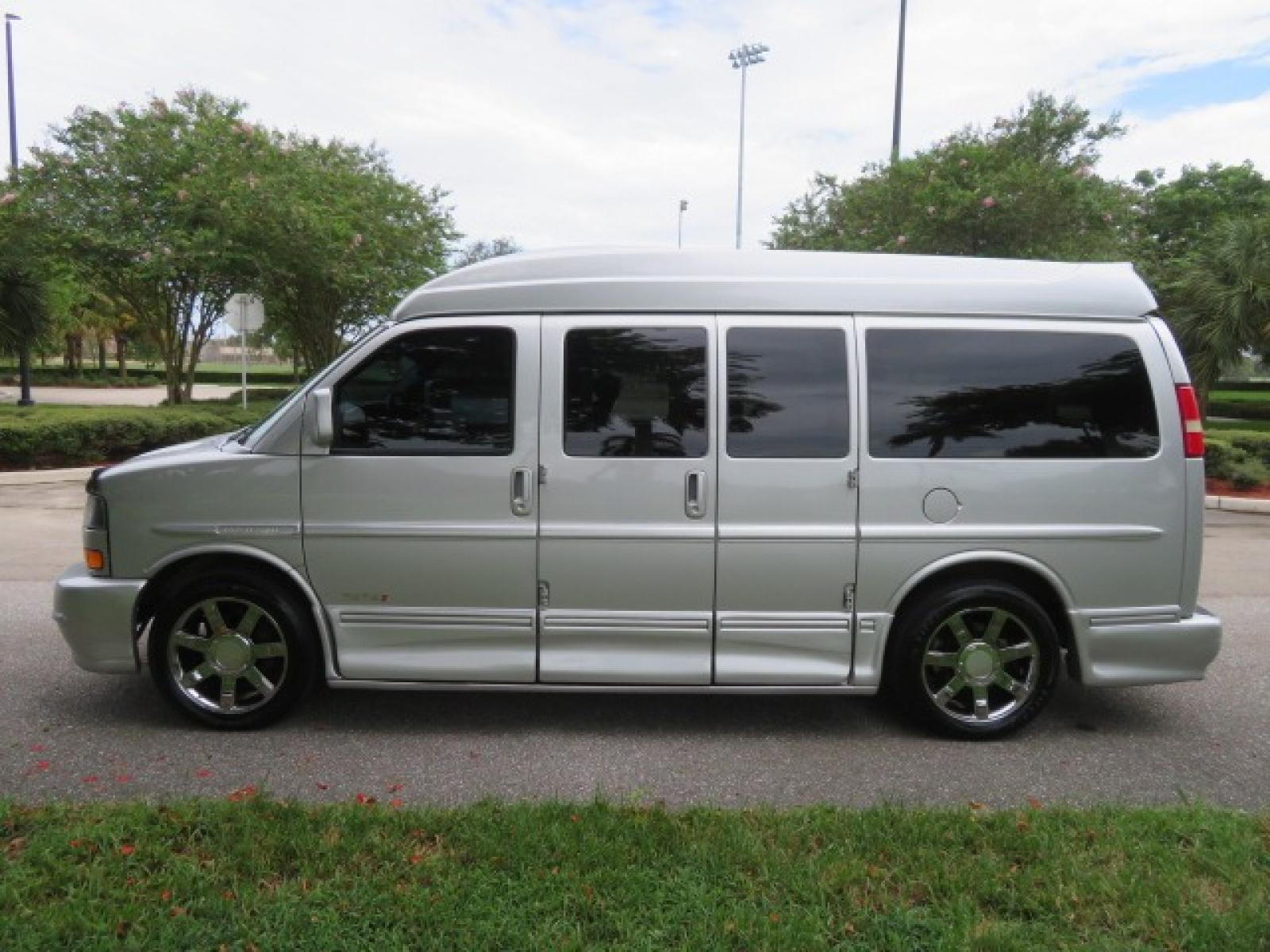 2014 GMC Savana RV G1500 3LT (1GDS8DC48E1) with an 5.3L V8 OHV 16V engine, 4-Speed Automatic transmission, located at 4301 Oak Circle #19, Boca Raton, FL, 33431, (954) 561-2499, 26.388861, -80.084038 - Photo #21