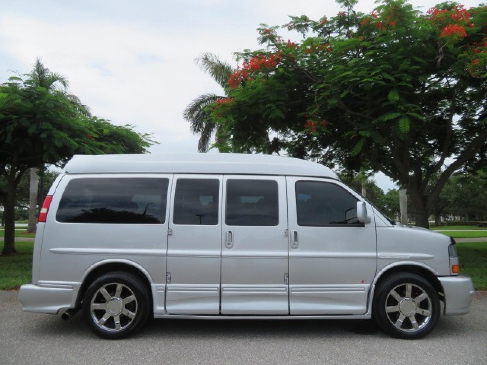 2014 GMC Savana RV G1500 3LT (1GDS8DC48E1) with an 5.3L V8 OHV 16V engine, 4-Speed Automatic transmission, located at 4301 Oak Circle #19, Boca Raton, FL, 33431, (954) 561-2499, 26.388861, -80.084038 - Photo #26
