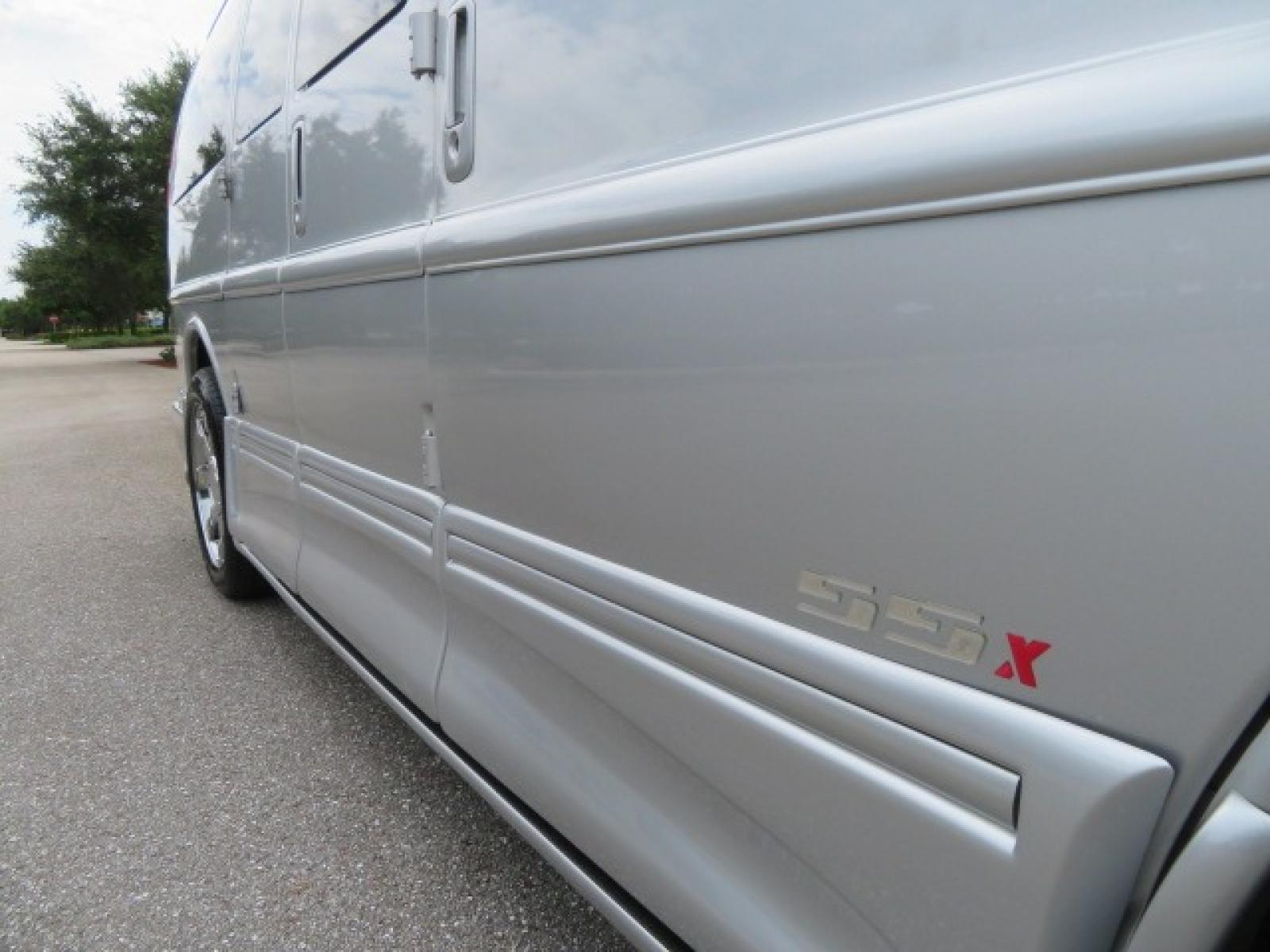 2014 GMC Savana RV G1500 3LT (1GDS8DC48E1) with an 5.3L V8 OHV 16V engine, 4-Speed Automatic transmission, located at 4301 Oak Circle #19, Boca Raton, FL, 33431, (954) 561-2499, 26.388861, -80.084038 - Photo #30