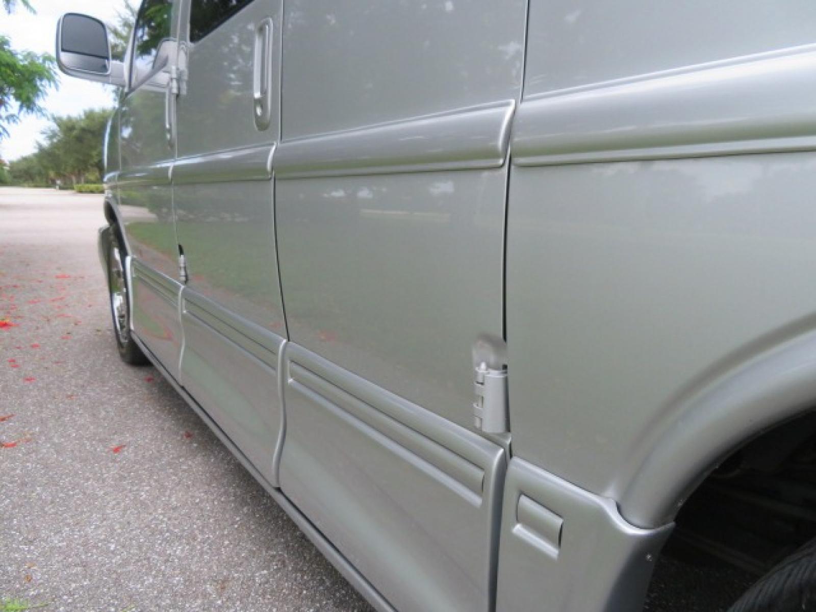 2014 GMC Savana RV G1500 3LT (1GDS8DC48E1) with an 5.3L V8 OHV 16V engine, 4-Speed Automatic transmission, located at 4301 Oak Circle #19, Boca Raton, FL, 33431, (954) 561-2499, 26.388861, -80.084038 - Photo #33