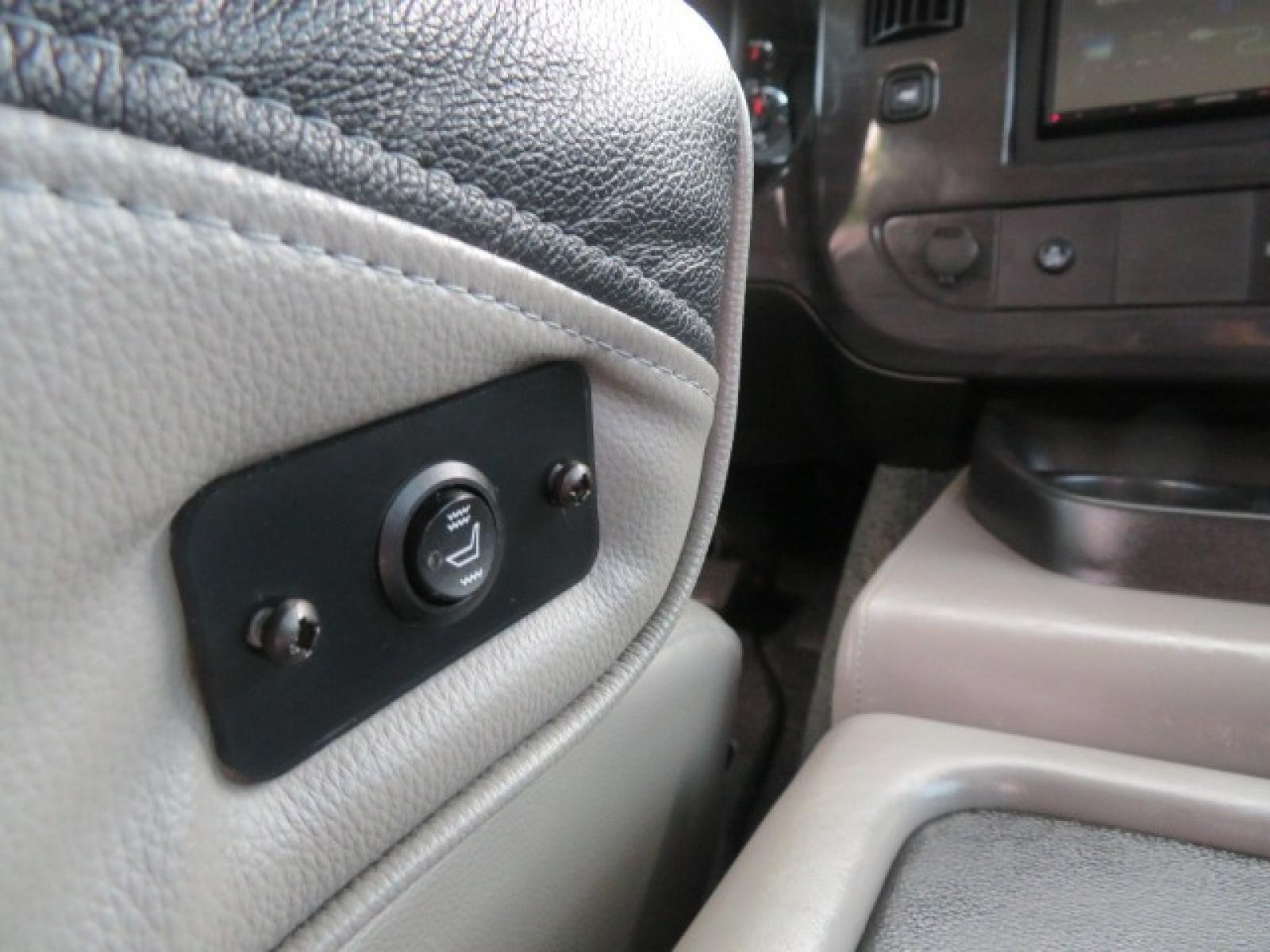 2014 GMC Savana RV G1500 3LT (1GDS8DC48E1) with an 5.3L V8 OHV 16V engine, 4-Speed Automatic transmission, located at 4301 Oak Circle #19, Boca Raton, FL, 33431, (954) 561-2499, 26.388861, -80.084038 - Photo #66