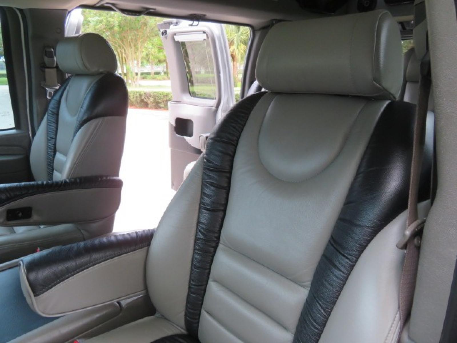 2014 GMC Savana RV G1500 3LT (1GDS8DC48E1) with an 5.3L V8 OHV 16V engine, 4-Speed Automatic transmission, located at 4301 Oak Circle #19, Boca Raton, FL, 33431, (954) 561-2499, 26.388861, -80.084038 - Photo #70