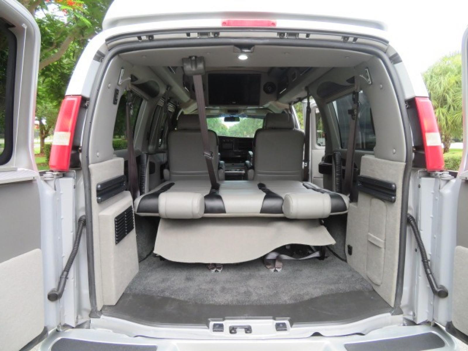 2014 GMC Savana RV G1500 3LT (1GDS8DC48E1) with an 5.3L V8 OHV 16V engine, 4-Speed Automatic transmission, located at 4301 Oak Circle #19, Boca Raton, FL, 33431, (954) 561-2499, 26.388861, -80.084038 - Photo #78