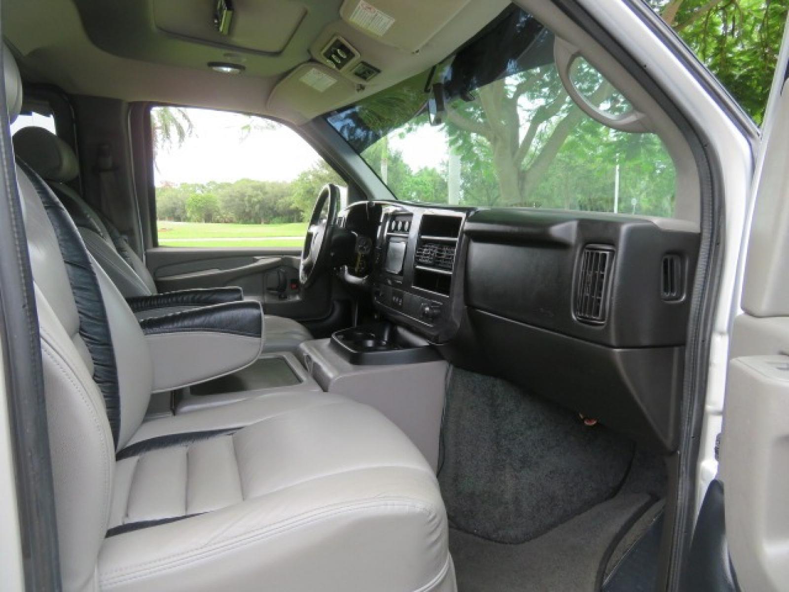 2014 GMC Savana RV G1500 3LT (1GDS8DC48E1) with an 5.3L V8 OHV 16V engine, 4-Speed Automatic transmission, located at 4301 Oak Circle #19, Boca Raton, FL, 33431, (954) 561-2499, 26.388861, -80.084038 - Photo #82
