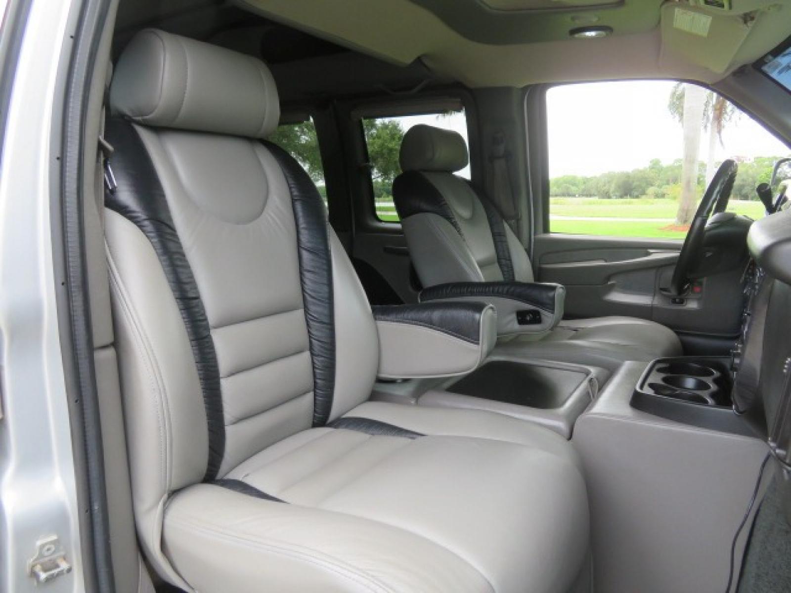 2014 GMC Savana RV G1500 3LT (1GDS8DC48E1) with an 5.3L V8 OHV 16V engine, 4-Speed Automatic transmission, located at 4301 Oak Circle #19, Boca Raton, FL, 33431, (954) 561-2499, 26.388861, -80.084038 - Photo #83