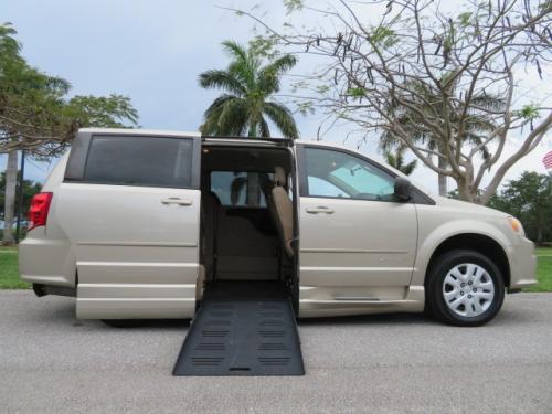 2013 Dodge Grand Caravan SE Handicap Wheelchair Conversion Van Braunability