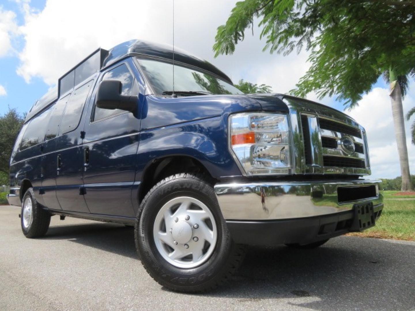 2013 Ford E-Series Econoline Van Commercial's photo