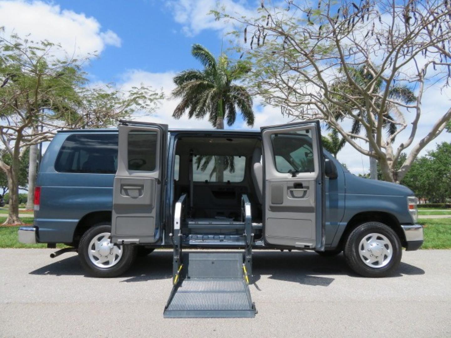 2013 Ford E-Series Econoline Wagon XLT's photo