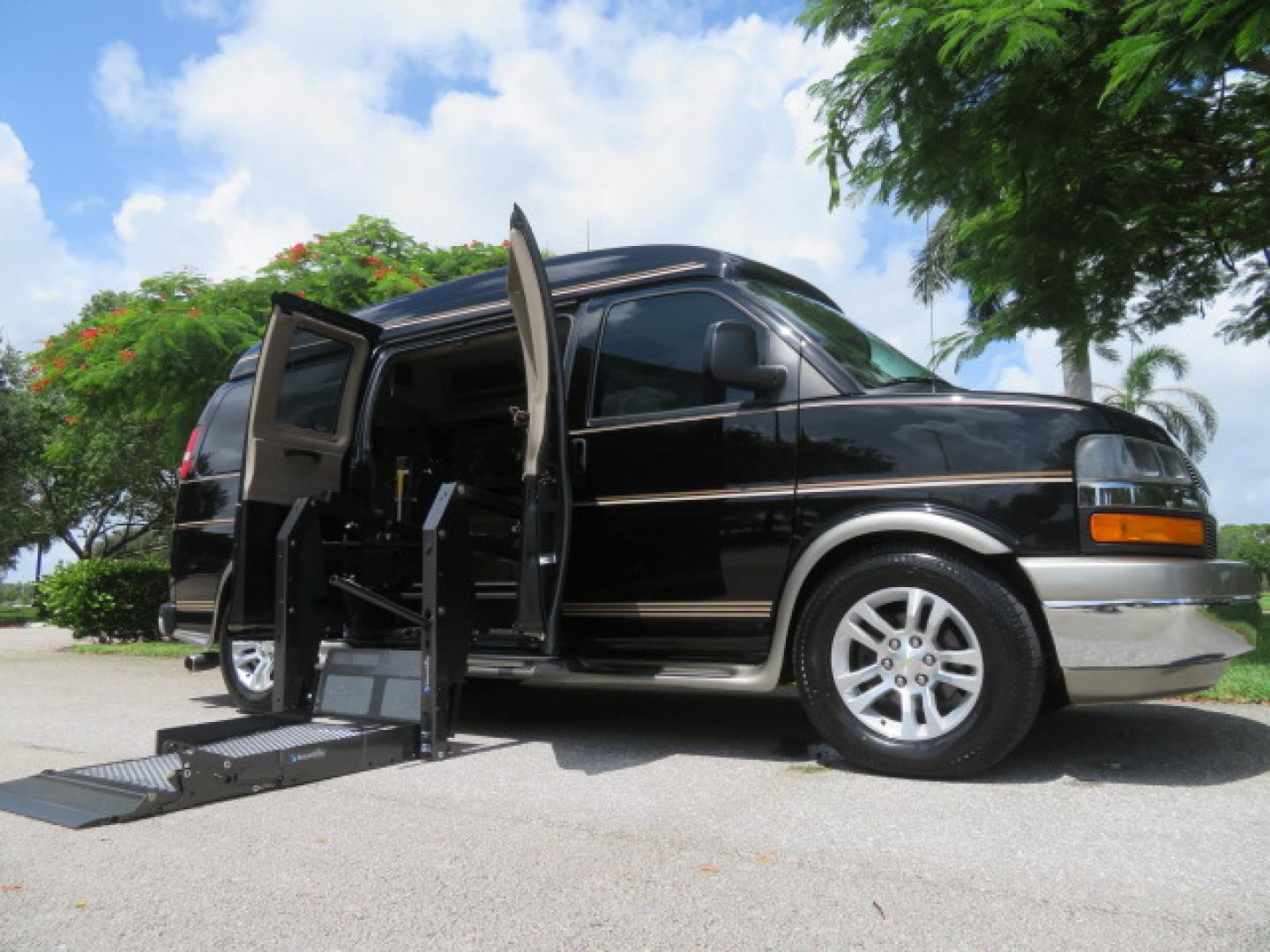 2014 Chevrolet Express Passenger LS's photo