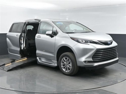 2024 Toyota Sienna XLE 7-Passenger