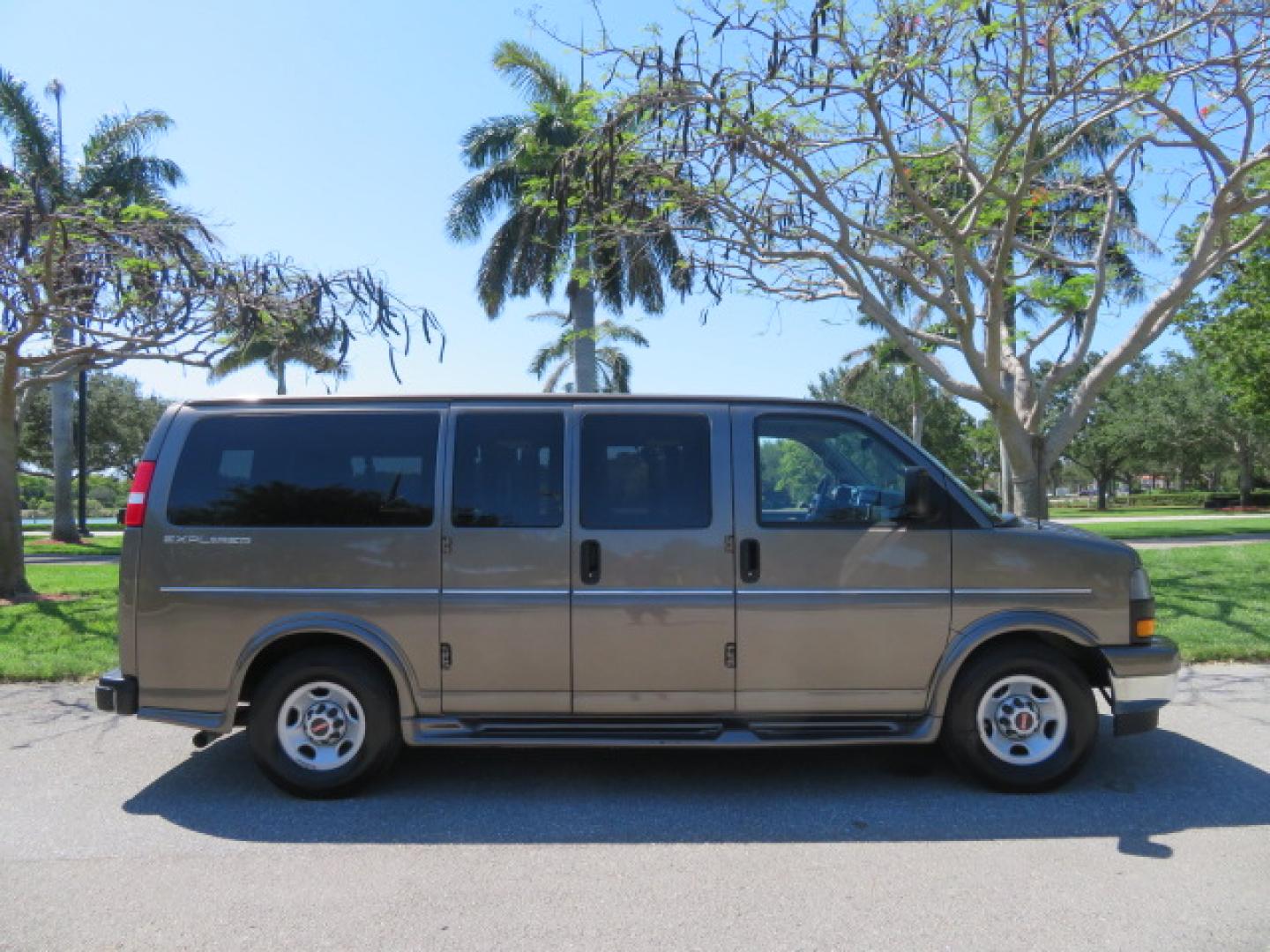 2021 GMC Savana Passenger LS - Photo 8