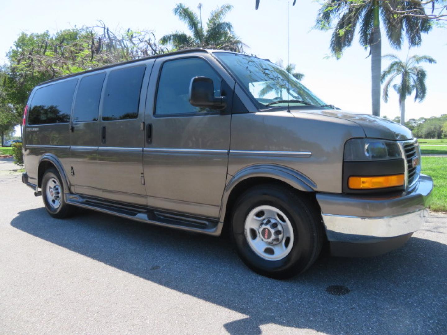 2021 GMC Savana Passenger LS - Photo 9