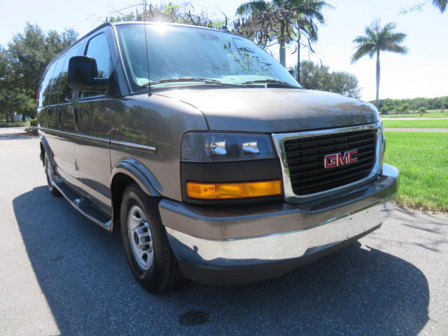 2021 GMC Savana Passenger LS - Photo 10