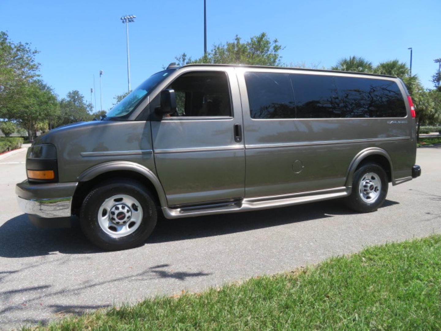 2021 GMC Savana Passenger LS - Photo 15