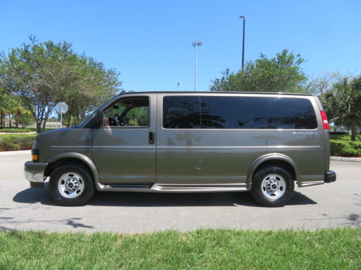 2021 GMC Savana Passenger LS - Photo 16