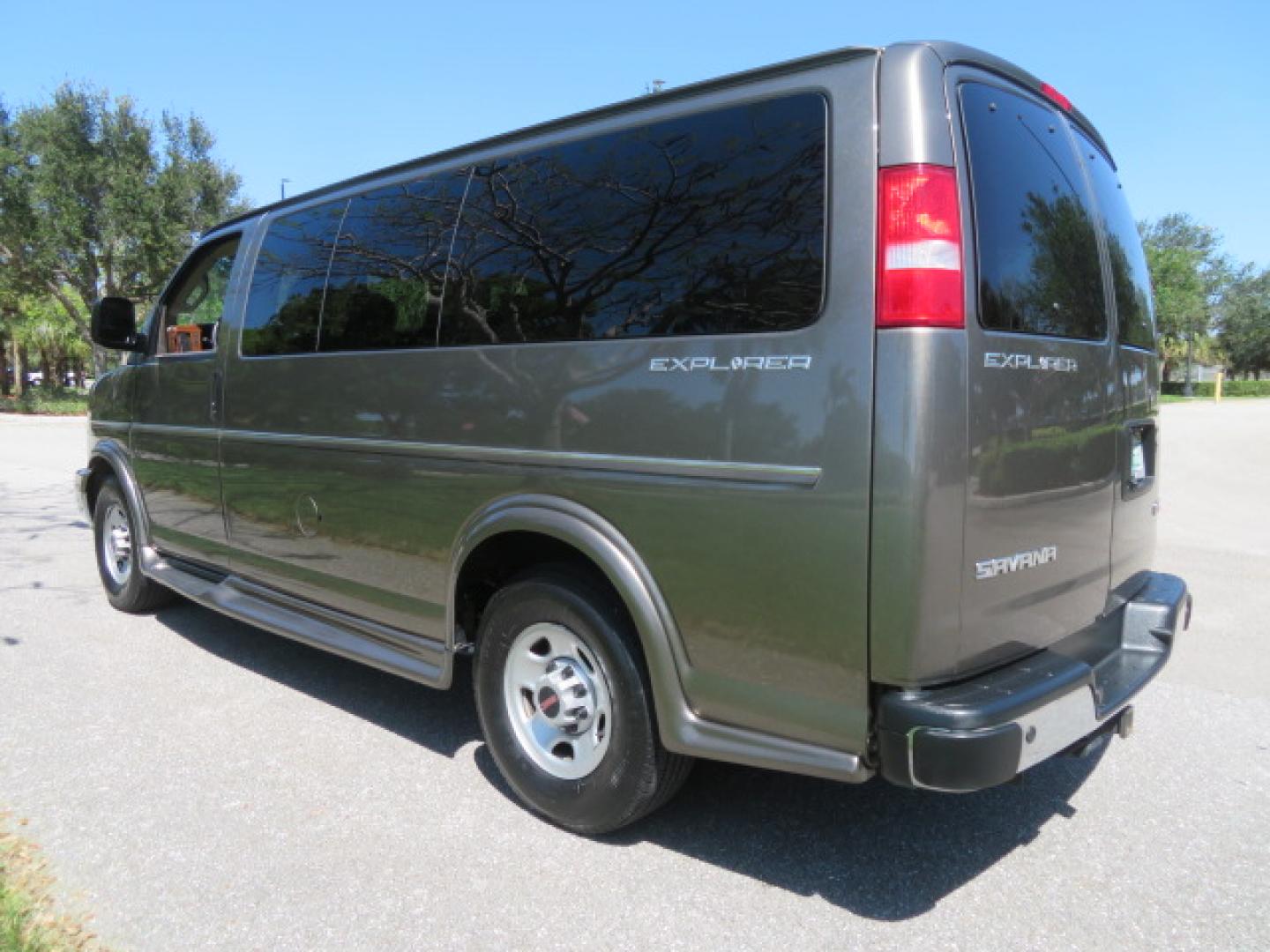 2021 GMC Savana Passenger LS - Photo 17