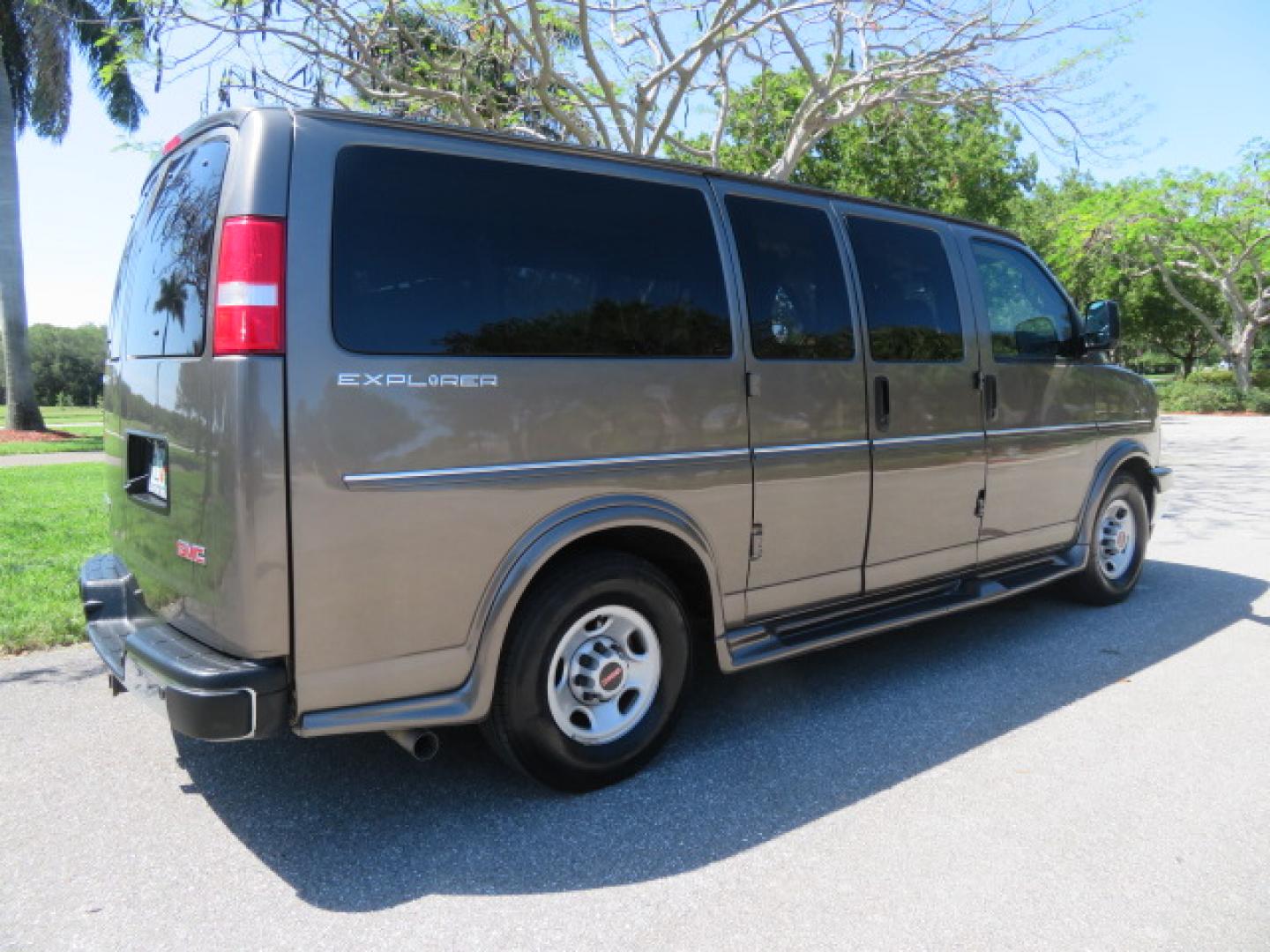 2021 GMC Savana Passenger LS - Photo 20