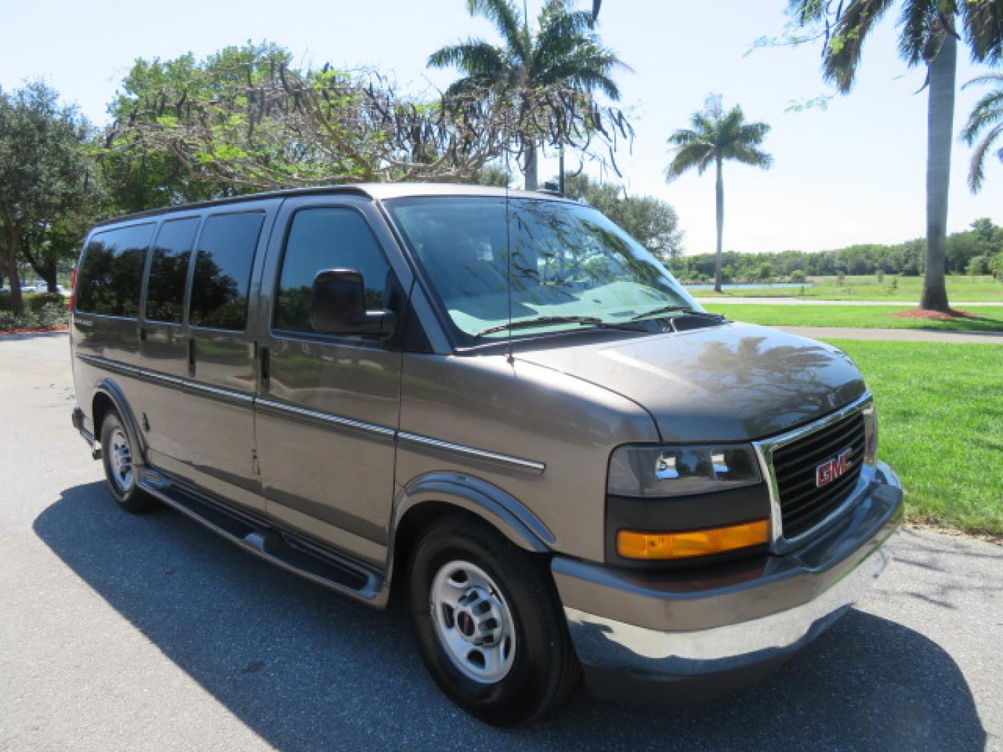 2021 GMC Savana Passenger LS - Photo 22