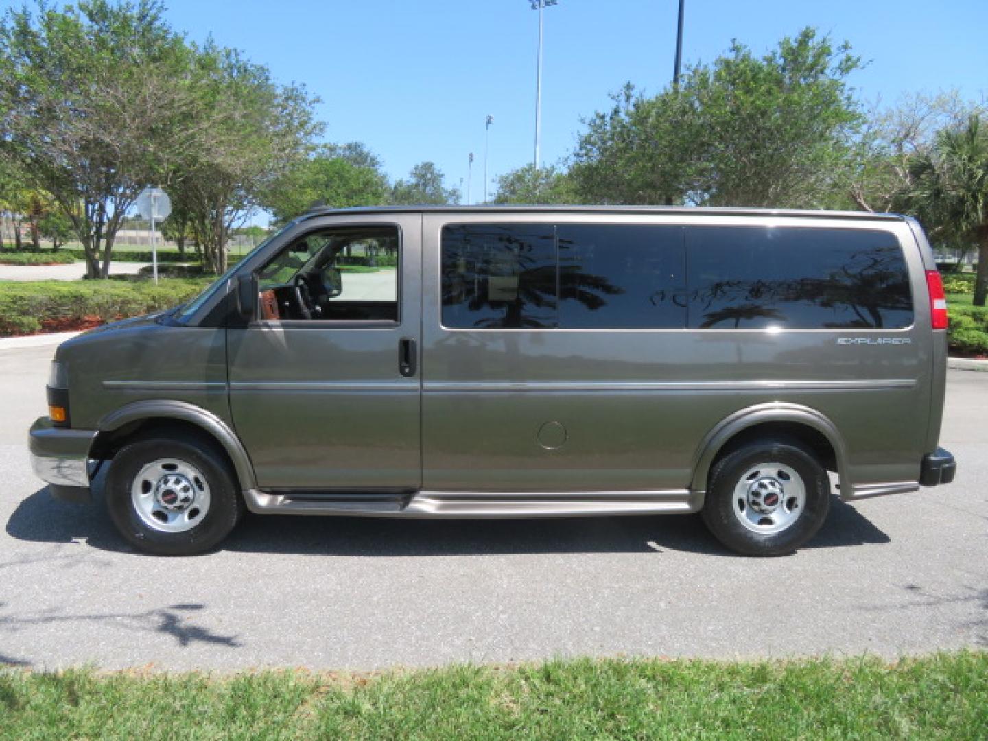 2021 GMC Savana Passenger LS - Photo 25