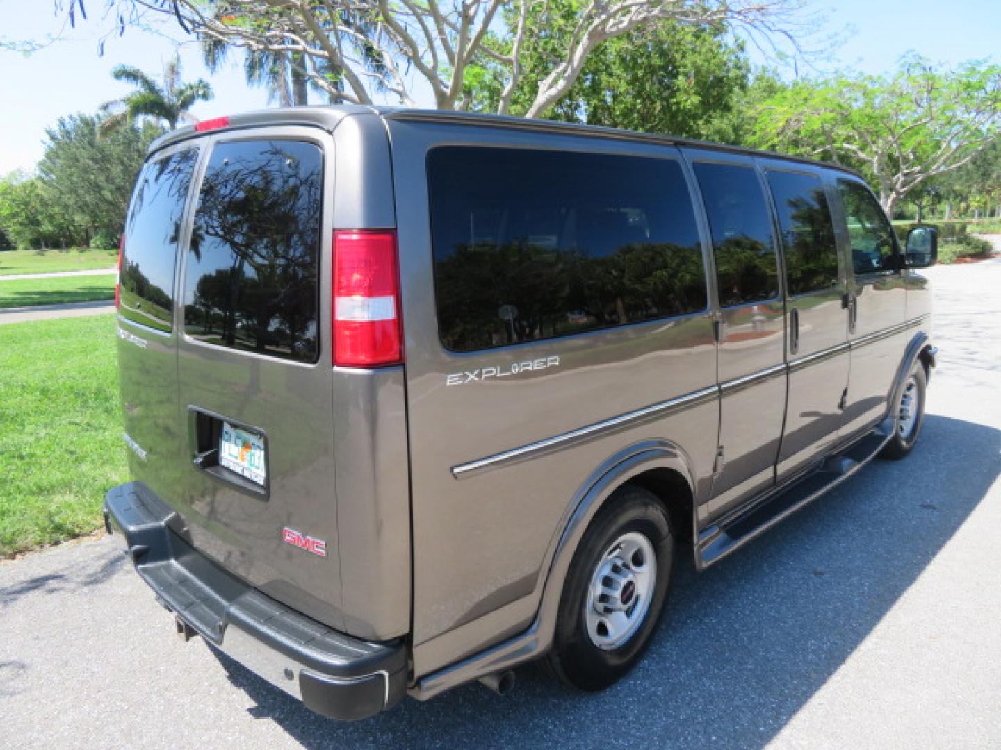 2021 GMC Savana Passenger LS - Photo 28