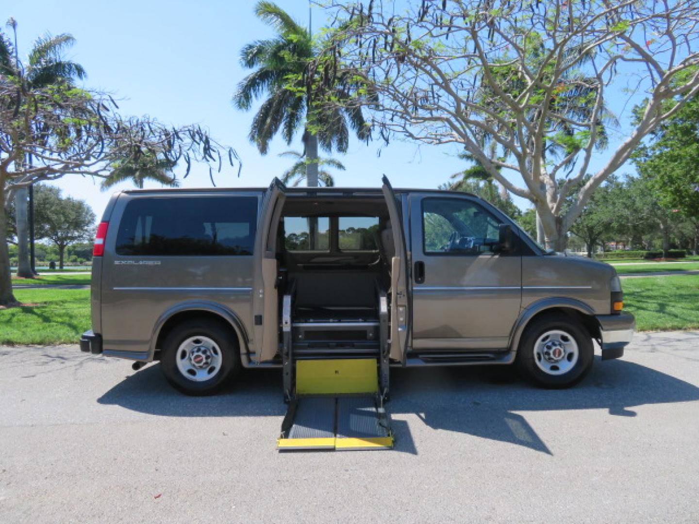 2021 GMC Savana Passenger LS - Photo 44