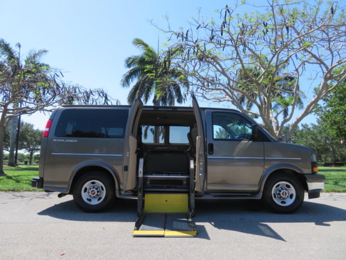 2021 GMC Savana Passenger LS - Photo 45