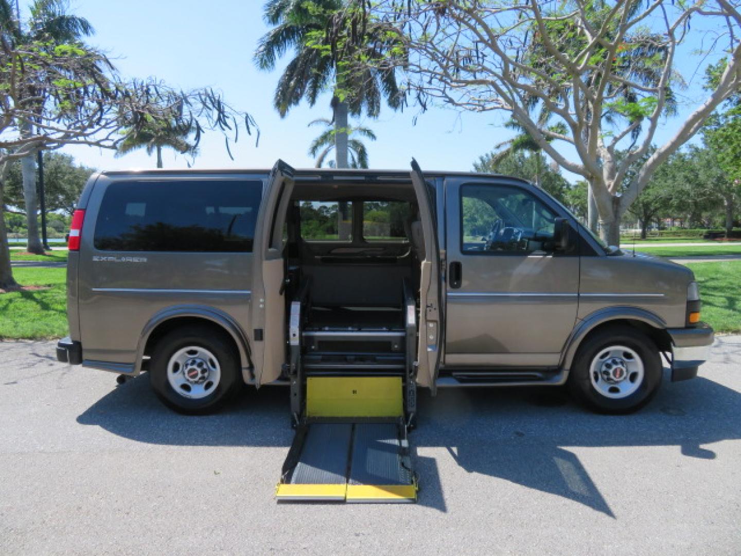 2021 GMC Savana Passenger LS - Photo 47