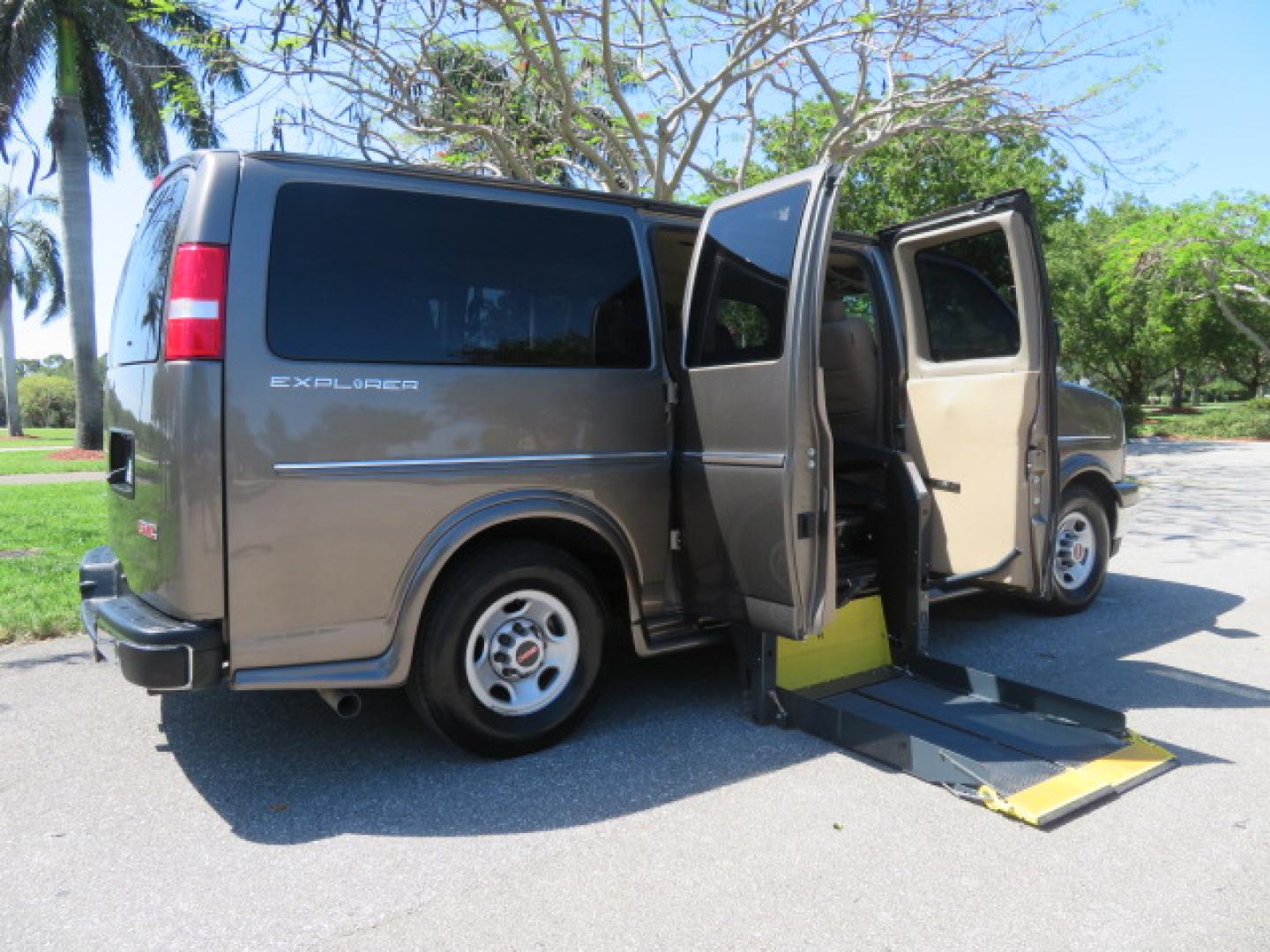 2021 GMC Savana Passenger LS - Photo 54