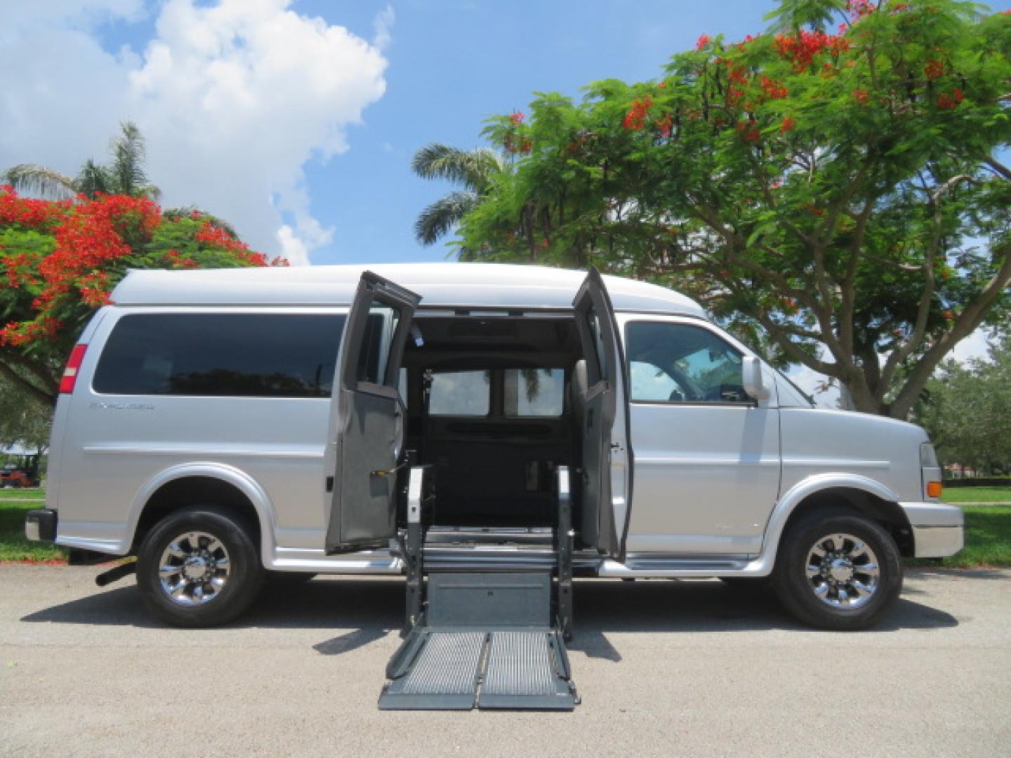 2015 GMC Savana RV G2500 3LT Handicap Wheelchair Conversion Van 23K Miles's photo