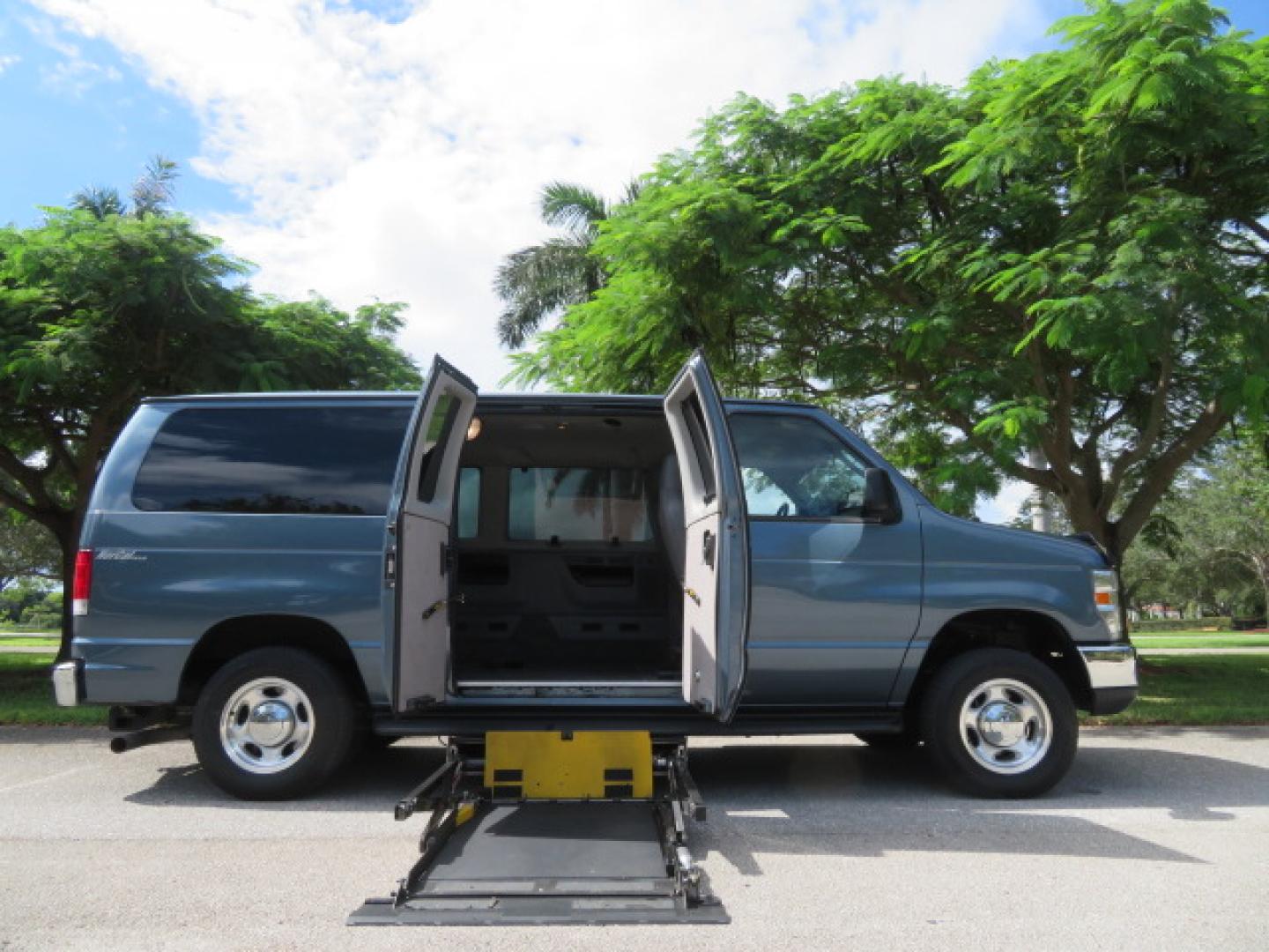 2013 Ford E-Series Econoline Wagon XLT's photo