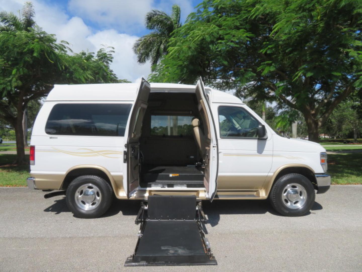 2014 Ford E-Series Econoline Van Commercial