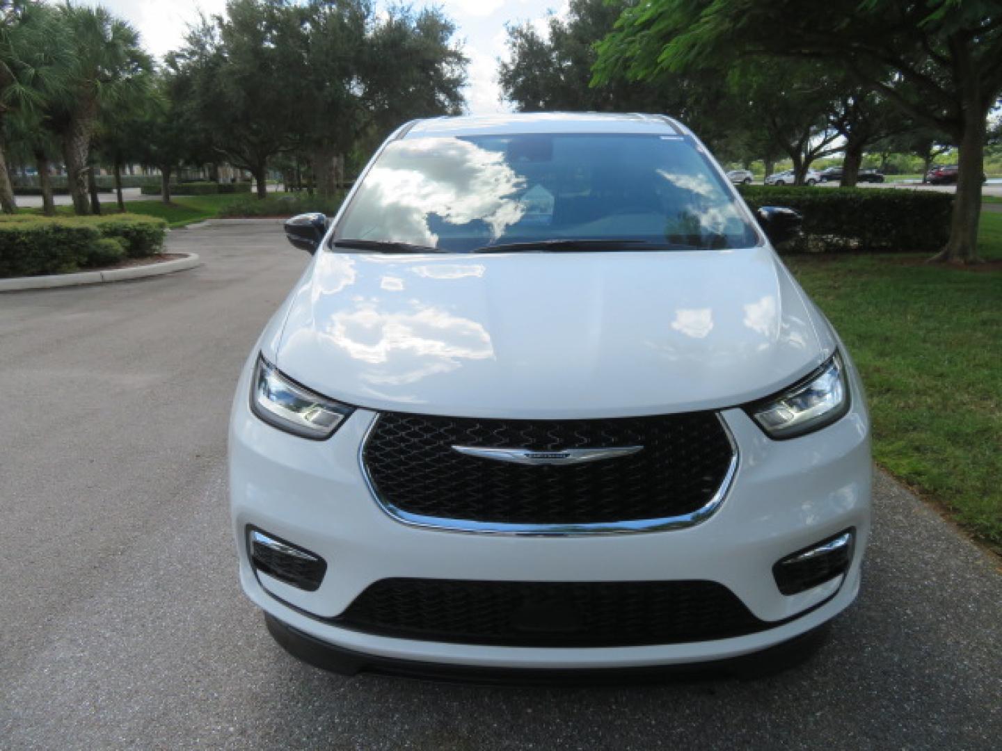 2024 Chrysler Pacifica Touring L - Photo 19