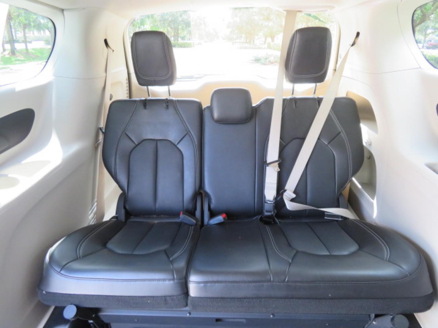 2024 Chrysler Pacifica Touring L - Photo 36