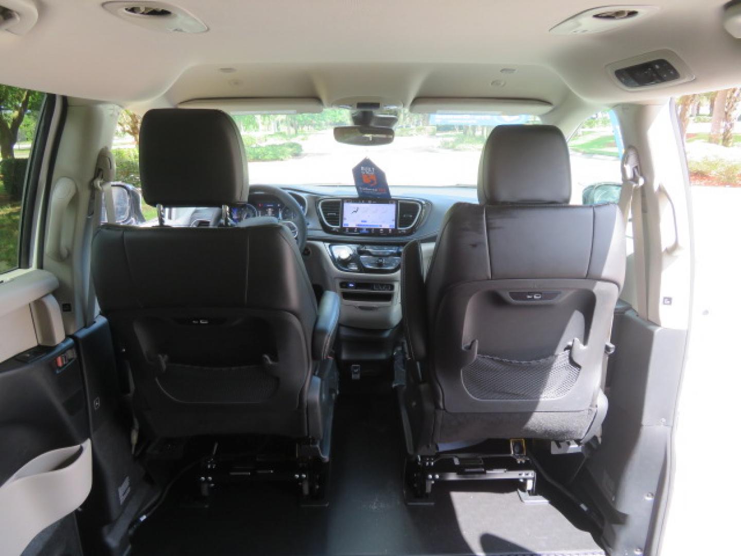 2024 Chrysler Pacifica Touring L - Photo 39