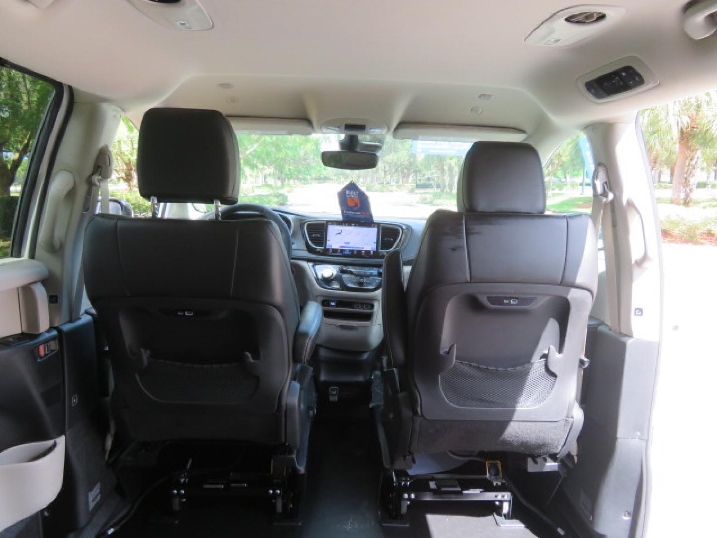 2024 Chrysler Pacifica Touring L - Photo 38