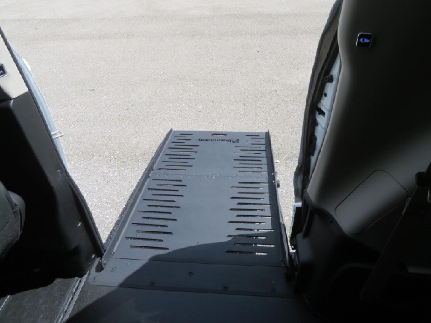 2024 Chrysler Pacifica Touring L - Photo 43