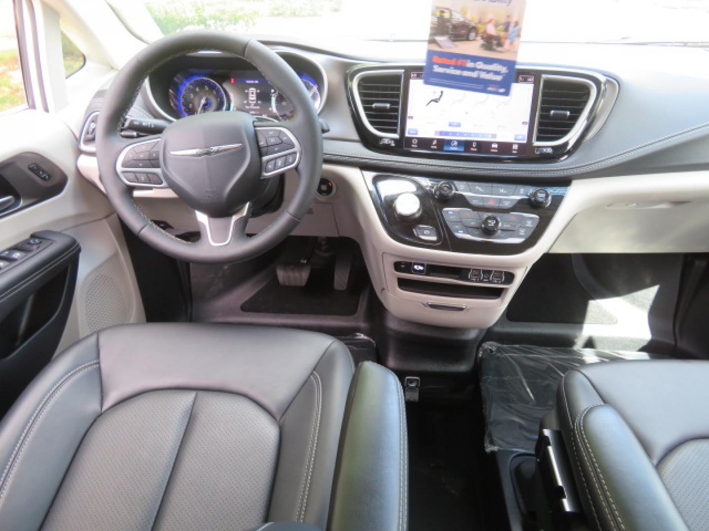 2024 Chrysler Pacifica Touring L - Photo 47